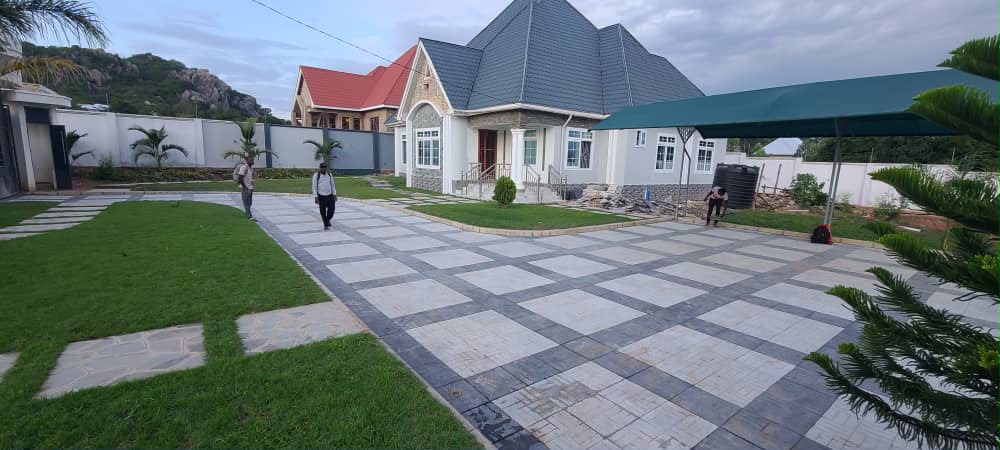 Bungalow — Driveway & Hardscape Finishing