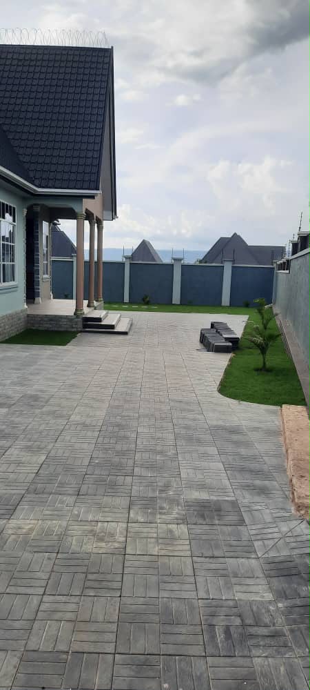 Bungalow — Driveway & Hardscape Finishing