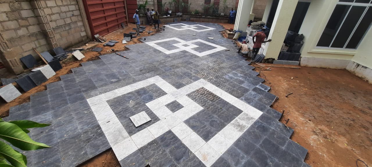 Courtyard — Decorative Medallion Paving