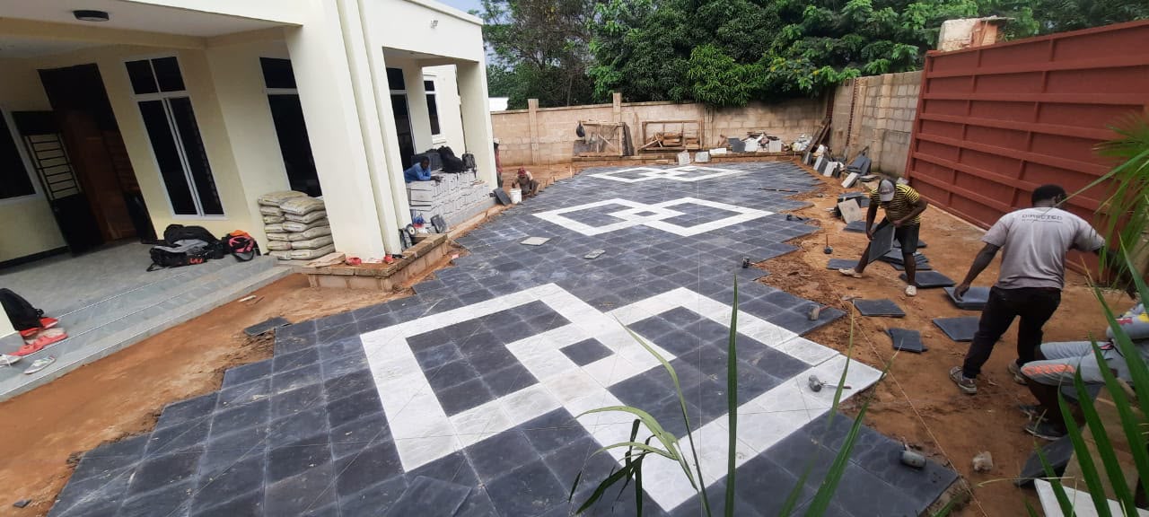 Courtyard — Decorative Medallion Paving