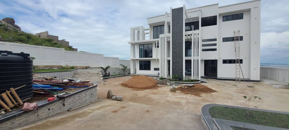 Waterfront Villa — Finishing & Landscaping
